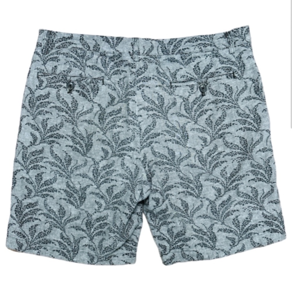 Club Monaco Maddox fit leaf print shorts 31 - Picture 2 of 9